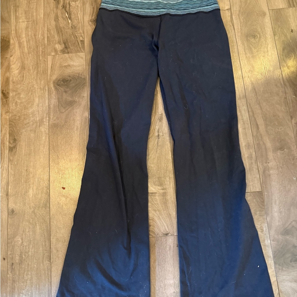Lululemon flared pant. Very good condition. Have 2 pairs so downsizing